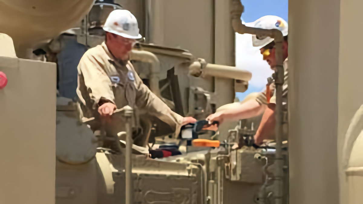 Two UE Technicians work on an Ariel Compressor